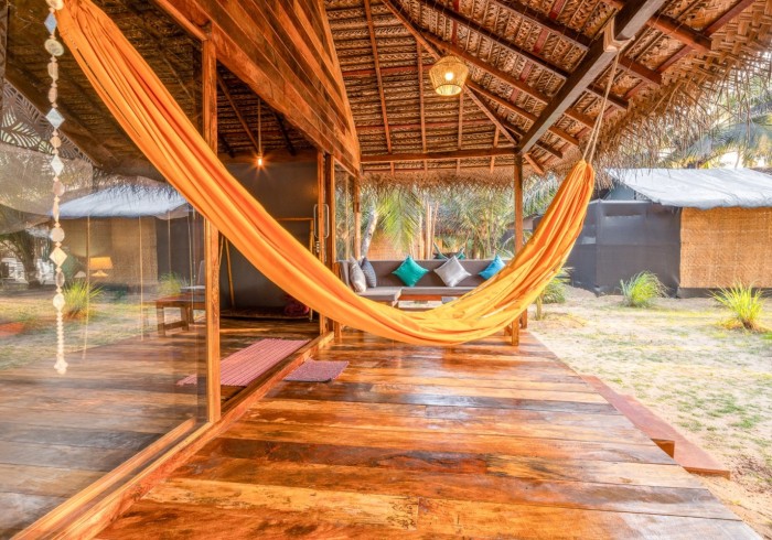 mos62736-edit_gallery~~65af6ece082db