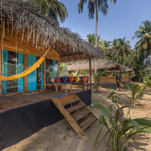 luxury-beach-cabanas-goa